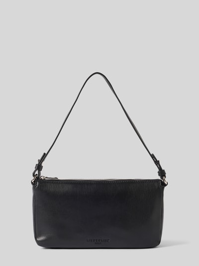 Produktfoto, Handtasche mit Logo-Prägung Modell 'RYKER' von LIEBESKIND BERLIN, czarna, gładka faktura, główna przegroda z zamkiem błyskawicznym, krótki uchwyt, szerokość w rozmiarze 1: 24 cm, długość w rozmiarze 1: 13 cm, głębokość w rozmiarze 1: 5 cm, długość paska na ramię w rozmiarze 1: 51 cm