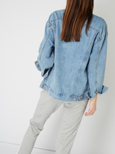 Levi's® Kurtka Trucker Jacket oversized w odcieniu Rinsed Washed Jeansowy niebieski 4