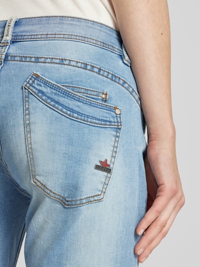 Buena Vista Jeansy o kroju slim fit z asymetryczną listwą guzikową model ‘Malibu’ Jasnoniebieski 3