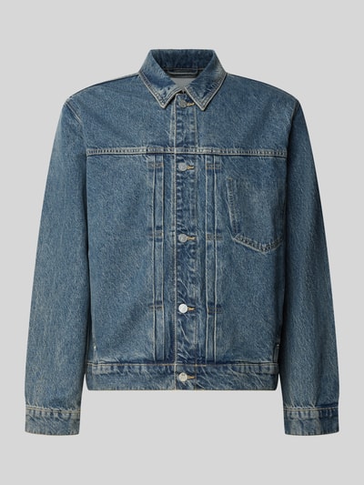 Produktfoto, blaue Regular Fit Jeansjacke aus Baumwoll-Lyocell-Mix Modell 'AASHTON' von ARMEDANGELS, Herren Jeansjacke, strukturierter Denim-Look, silberne Knöpfe, sichtbare Nähte
