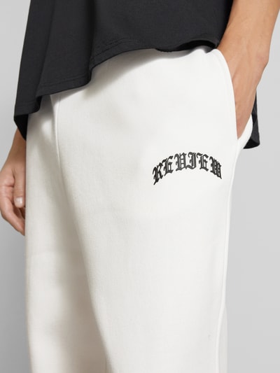 REVIEW Sweatpants mit Label-Print Offwhite 3