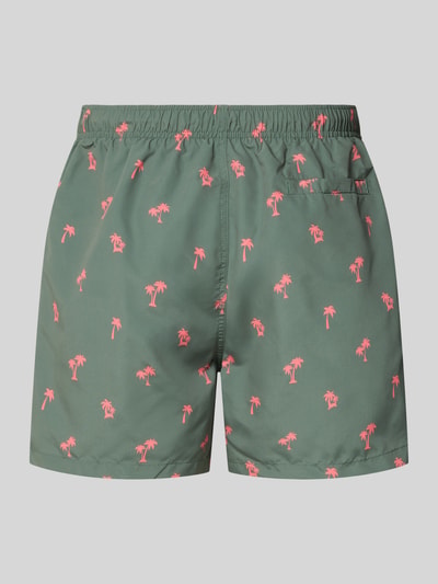 Produktfoto, Badehose mit elastischem Bund von MCNEAL, grün mit rosa Palmenmuster, Regular-Fit, Tunnelzug, Eingriff- und Gesäßtaschen
