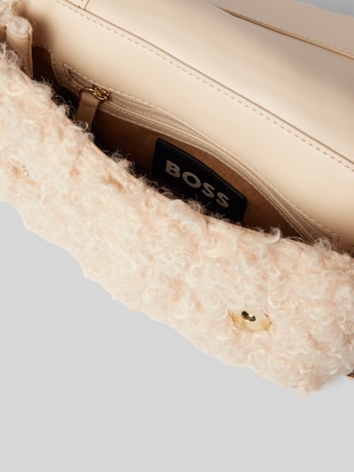 BOSS Handtasche aus Teddyfell mit Label-Applikation Beige 3