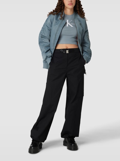 Calvin Klein Jeans Crop Top mit Logo-Print Mittelgrau 1