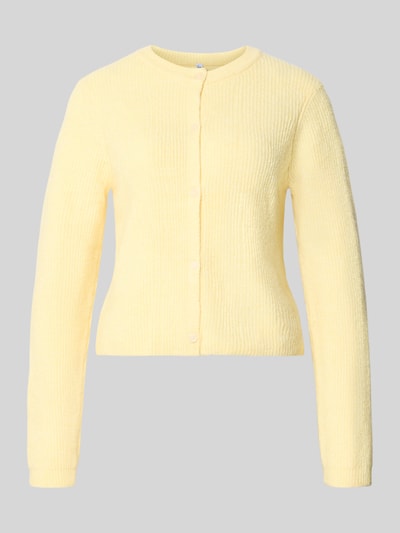 Produktfoto, gelbe Strickjacke mit Woll-Anteil Modell 'SILLY' von PIECES, gerippte Textur, schlichte Knopfleiste, Damen Strickjacke