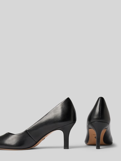 Productfoto, zwarte pumps uit echt leer met glanzend oppervlak, lichtbruine zool, Pumps uit echt leer van Tamaris, neutrale achtergrond
