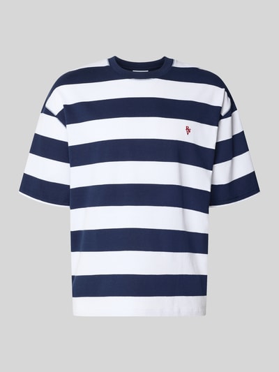 Produktfoto, T-Shirt mit Label-Stitching und Rundhalsausschnitt von REVIEW, Herren T-Shirt aus Reine Baumwolle im Relaxed-Fit Allover-Look, Rückenlänge 67 cm, blau-weiße breite Streifen, strukturierte Stoffoberfläche