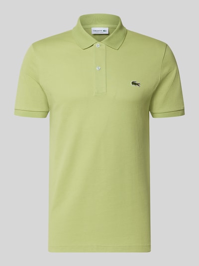 Produktfoto, Slim Fit Poloshirt aus reiner Baumwolle von Lacoste in Hellgrün, unifarben mit Polokragen, Logo-Stitching, Piqué-Struktur