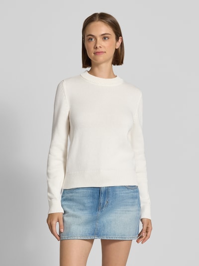Damesmodel draagt witte Regular Fit pullover uit pure katoen model 'Saje_B' van HUGO, Dames pullover, volledige vooraanzicht