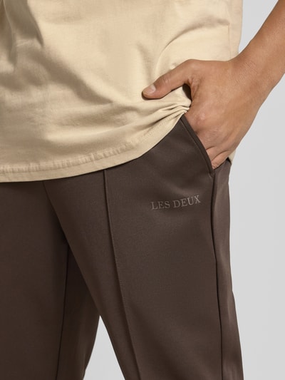 Les Deux Slim Fit Sweatpants mit fixierten Bügelfalten Mittelbraun 3