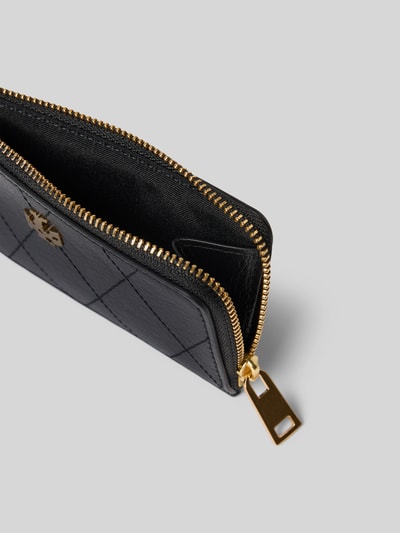 Produktfoto, Kartenetui aus echtem Leder von Tory Burch in Schwarz mit Schlangenmuster, Steppnähten und goldfarbenem Reißverschluss