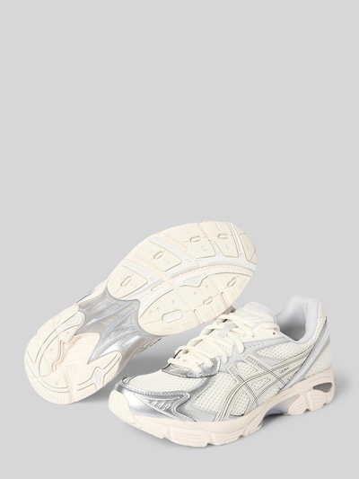 Produktfoto, Sneaker mit Schnürverschluss Modell 'GT-2160' von ASICS in Creme und Silber mit Kontraststreifen in metallic, strukturierter Sohle, abgerundeter Form, Absatzhöhe 4 cm, Schafthöhe 7 cm, Schaftweite 7 cm