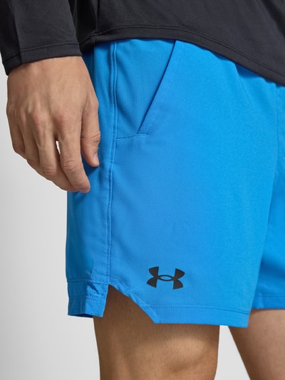 Under Armour Relaxed Fit Shorts mit Logo-Print Modell 'Vanish' Rauchblau 3