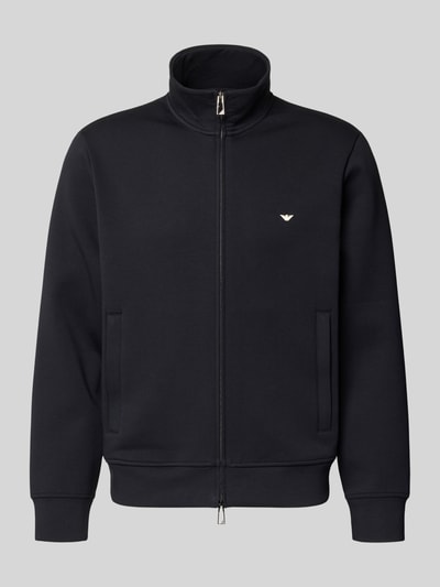 Produktfoto, Regular Fit Sweatjacke mit Logo-Stitching von Emporio Armani aus elastischem Baumwoll-Mix in Dunkelblau, Stehkragen, Zweiwege-Reißverschluss, Eingrifftaschen, elastische Abschlüsse