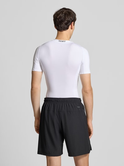 adidas Training T-shirt z o kroju slim fit z nadrukiem z logo Biały 5