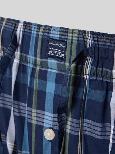 Produktfoto, Pyjama-Hose aus reiner Baumwolle von Christian Berg Men in Blau kariert, elastischer Bund mit Tunnelzug, Knopfverschluss, Label-Patch
