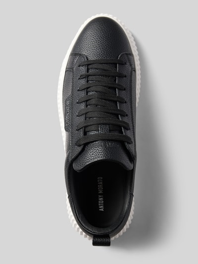 Produktfoto, Sneaker aus Leder Modell 'HOPPER' von Antony Morato in Schwarz mit abgerundeter Spitze, Label-Detail, weiße Sohle, Kontext: Herren Sneaker aus echtem Leder, Schnürung, Absatzhöhe 5 cm, Schafthöhe 8 cm, Schaftweite 7 cm.