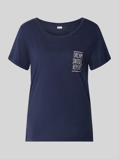 Produktfoto, dunkelblaues T-Shirt mit weißem Schriftzug auf der Brust, glatte Textur, Comfort Fit Pyjama aus Baumwoll-Viskose-Mix Modell 'Perfect Nights T-Shirt' von s.Oliver RED LABEL