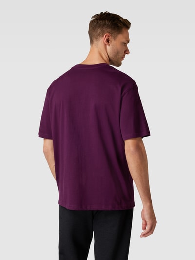 MCNEAL T-Shirt mit Label-Details Aubergine 5