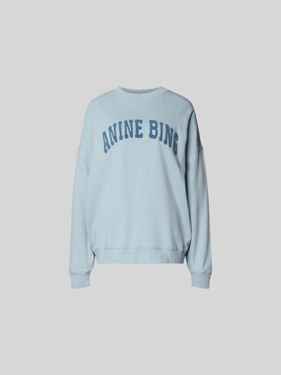 Produktfoto, Oversized Sweatshirt mit Logo-Detail von Anine Bing aus reiner Baumwolle in Hellblau, Oversized-Fit, Rundhalsausschnitt, elastische Abschlüsse, Rückenlänge bei Größe S 65 cm
