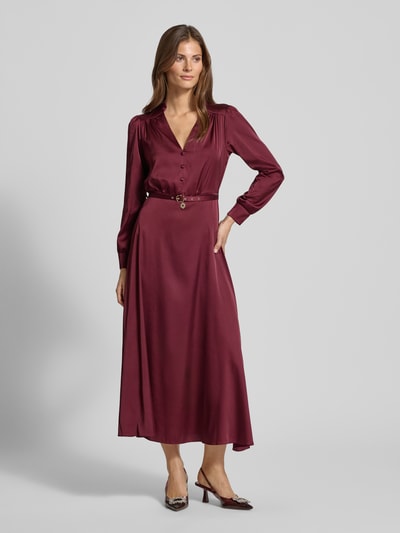 Rinascimento Abendkleid aus Satin mit V-Ausschnitt und Gürtel Bordeaux 4