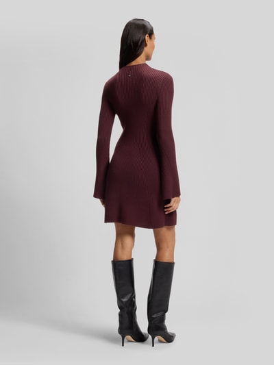 BOSS Orange Slim Fit Strickkleid aus Schurwoll-Mix mit Rippstruktur Bordeaux 5