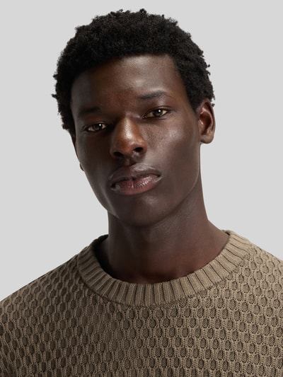 HUGO Regular Fit Strickpullover mit 3D-Strukturmuster Modell 'SYER' Taupe 3