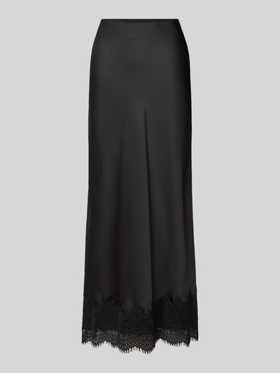 Productfoto, zwarte Maxirok met kanten zoom, model 'ELLETTE' van Vila, rechte snit, elastische tailleband, maat 36, gladde stof