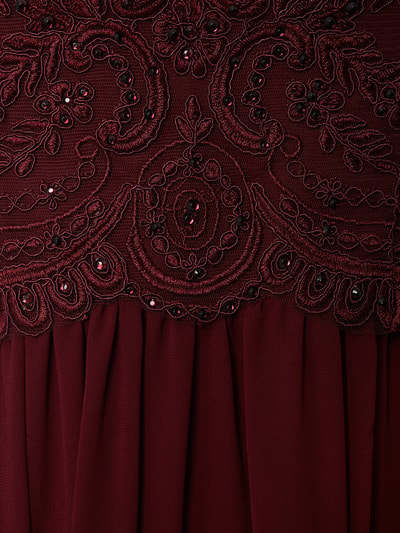 Laona Abendkleid mit Ziersteinen und floralen Stickereien Bordeaux 2