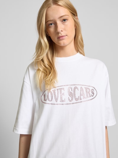 LOVE SCARS T-shirt z obszyciem z kamieni stras Biały 3