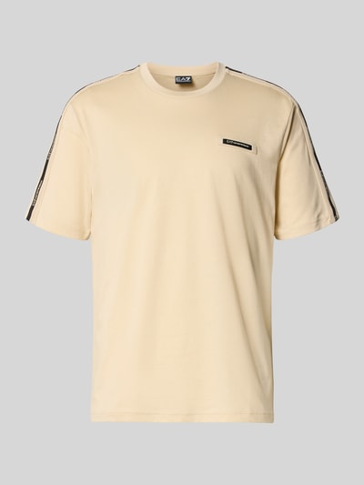 Produktfoto, Regular Fit T-Shirt mit Logo-Patch von EA7 Emporio Armani in Beige, reine Baumwolle, Rundhalsausschnitt, glatte Textur