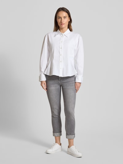 Kobiece model prezentuje Jeans z kieszeniami bocznymi model 'MONROE' od Liu Jo White, bawełniany mix z lyocellem, Skinny Fit, przód, widok całej sylwetki.