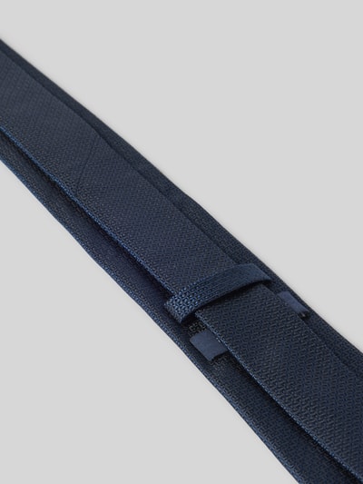 Produktfoto, Krawatte aus reiner Seide von Prince Bowtie in Blau mit Strukturmuster, klassische Passform, Teilungsnähte, 7 cm Breite
