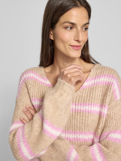 mbyM Sweter z dzianiny z okrągłym dekoltem model ‘Gatilin’ Mocnoróżowy 3