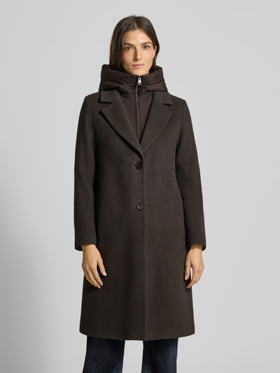 Frauenmodel trägt Regular Fit Wollmantel mit Kaschmir-Anteil Modell 'MIRA' von Cinque, Schurwoll-Mix, Kapuze, Reißverschluss, Reverskragen, Knopfverschluss, Eingrifftaschen, Rückenlänge 101 cm, Schulterbreite 39 cm, Brustweite 52 cm, Ärmellänge 65 cm, dunkler Farbton, glatte Textur, Ganzkörperansicht von vorne.