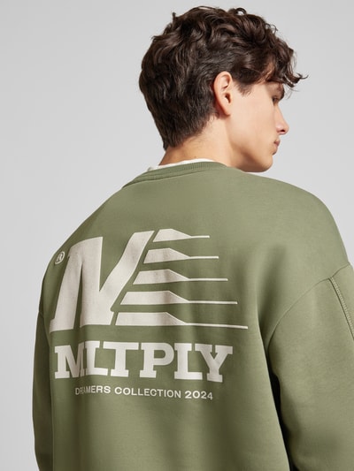 Multiply Apparel Bluza o kroju oversized z nadrukiem z logo Oliwkowy 3