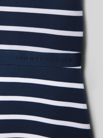 Tommy Hilfiger Teens Tailliertes Freizeitkleid mit Allover-Muster Dunkelblau 2
