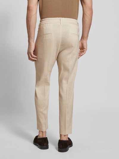 Drykorn Tapered Fit Bundfaltenhose mit elastischem Bund Moodell 'CHASY' Beige 5