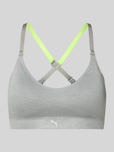 Produktfoto, Triangel-BH mit Logo und gekreuzten Trägern von PUMA in Grau mit neongelben Details, körpernahe Passform, Material-Mix mit Stretch-Anteil, Logo, Hakenverschluss.