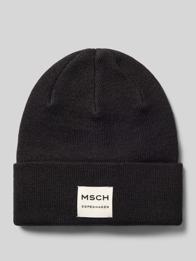Produktfoto, schwarze Mütze aus Woll-Mix Modell 'Mojo' von MSCH Copenhagen, Strick-Optik, breiter Umschlag, Label-Patch auf Vorderseite
