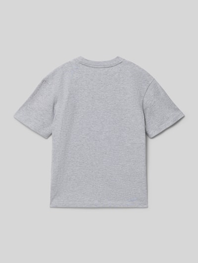 Produktfoto, graues T-Shirt mit Rundhalsausschnitt und Logo-Stitching von KARL KANI aus reiner gewachster Baumwolle, gerader Schnitt.
