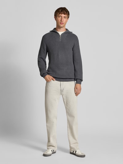 Blend Troyer mit Label-Detail Modell 'DENO' Anthrazit 1