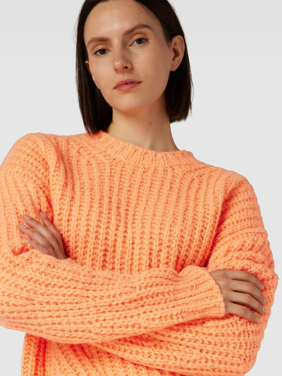 Essentiel Strickpullover mit Alpaka-Anteil und überschnittenen Schultern Orange 3