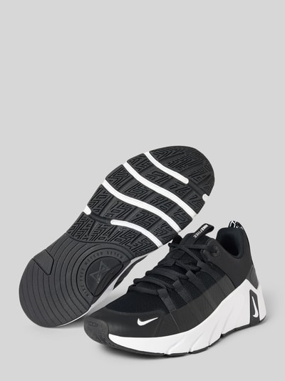 Produktfoto, Sneaker mit Label-Detail von Nike in Schwarz und Weiß, strukturierte Sohle, glattes Obermaterial, Herren Sneaker von Nike