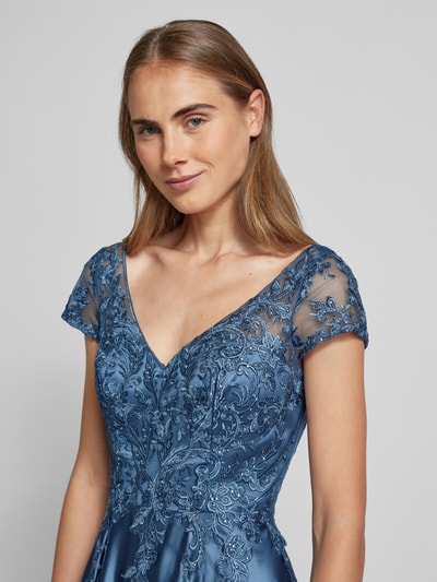 Luxuar Tailliertes Abendkleid mit Spitzen- und Ziersteinbesatz Rauchblau 3