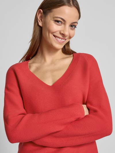 s.Oliver RED LABEL Comfort Fit Strickpullover aus Baumwoll-Mix mit V-Ausschnitt Rot 3