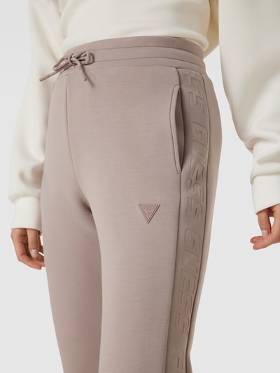 Guess Activewear Sweatpants mit elastischem Bund Modell 'ALLIE' Taupe 3