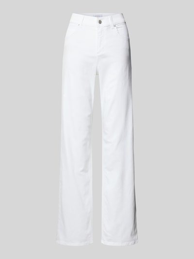 Produktfoto, weiße Bootcut Hose mit Eingrifftaschen, Baumwoll-Mix mit Stretch, Modell 'Lara' von Angels, schlichte Textur, neutraler Hintergrund
