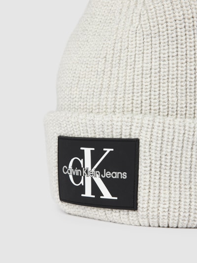 Calvin Klein Jeans Czapka beanie z naszywką z logo Jasnoszary 2