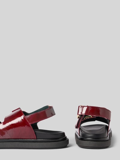 ALOHAS Sandały z detalem z logo model ‘Harper’ Ciemnoczerwony 2